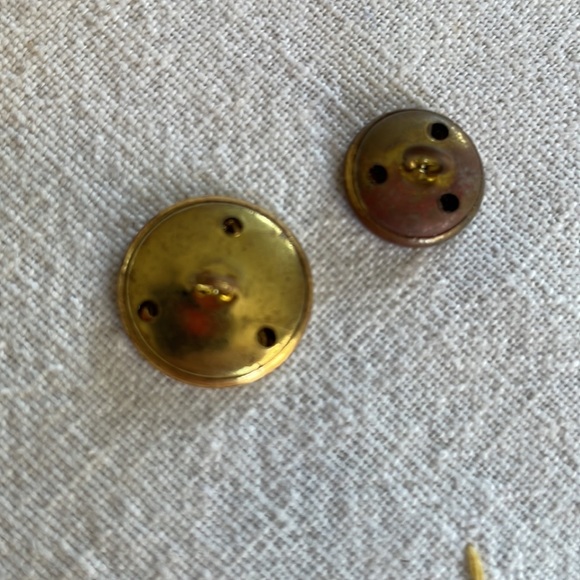 Lot of 6 antique/vintage brass buttons - Picture 11 of 13